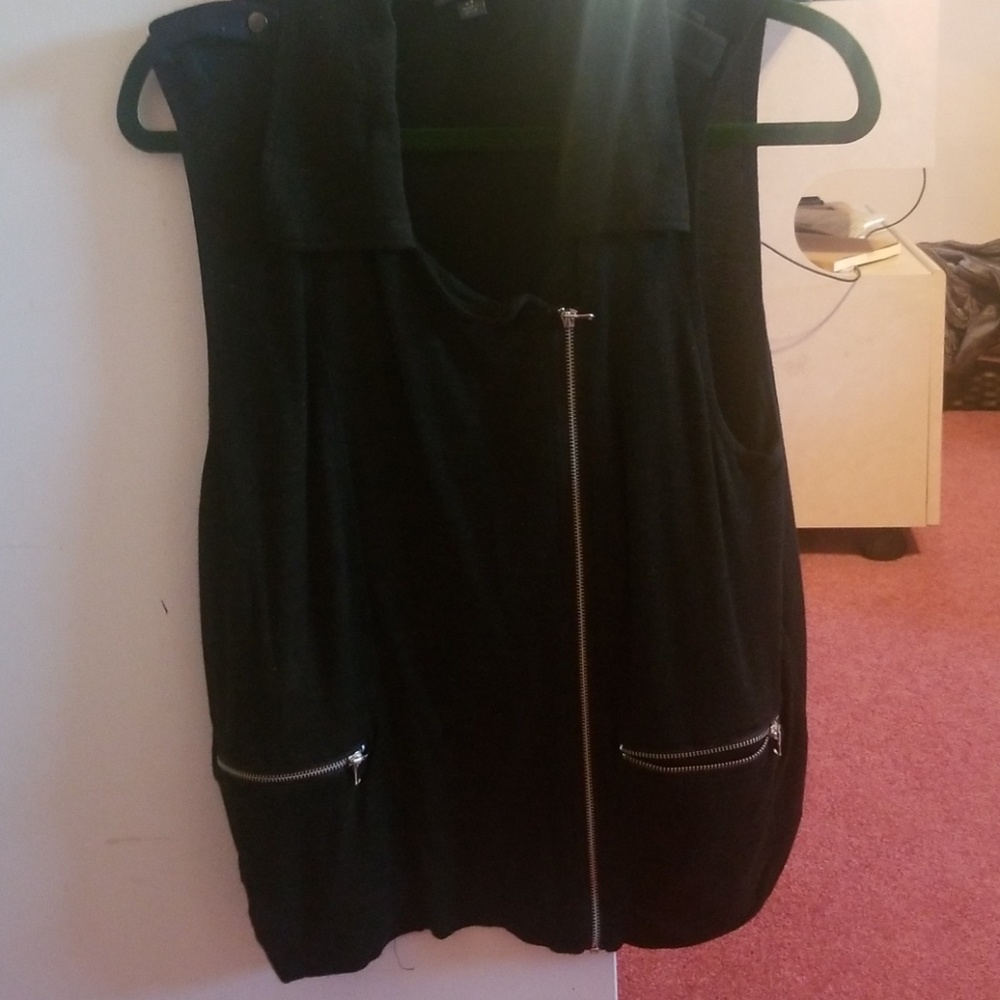 Vest - Picture 2 of 3